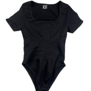OQQ Black Ribbed Square Neck Bodysuit Women’s M Seamless Athleisure Tank